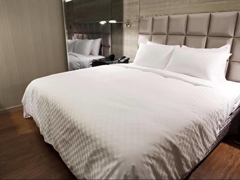 Royal Group Hotel Ho Yi Branch Kaohsiung Buitenkant foto